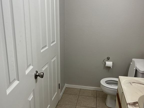 4th image of 828 Hardy Springs Cir #D