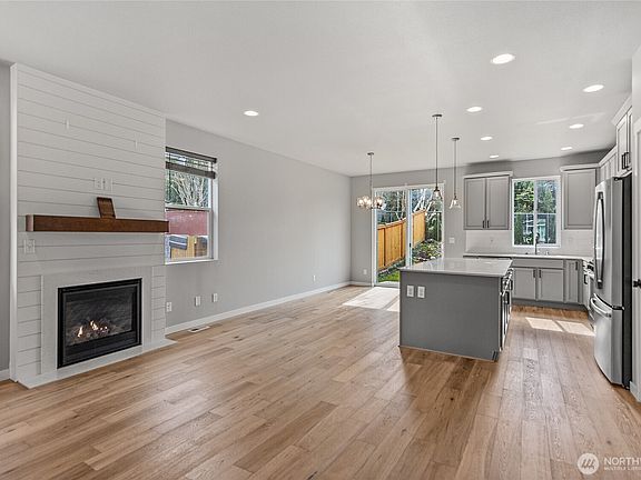 5th image of 6846 46th Street NE