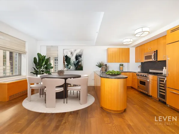 100 West 58th Street image 4 of 17