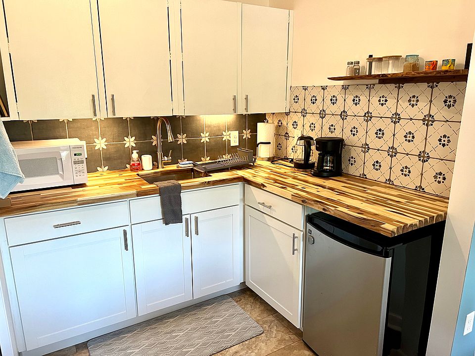 Kitchenette for the minimalist cook.