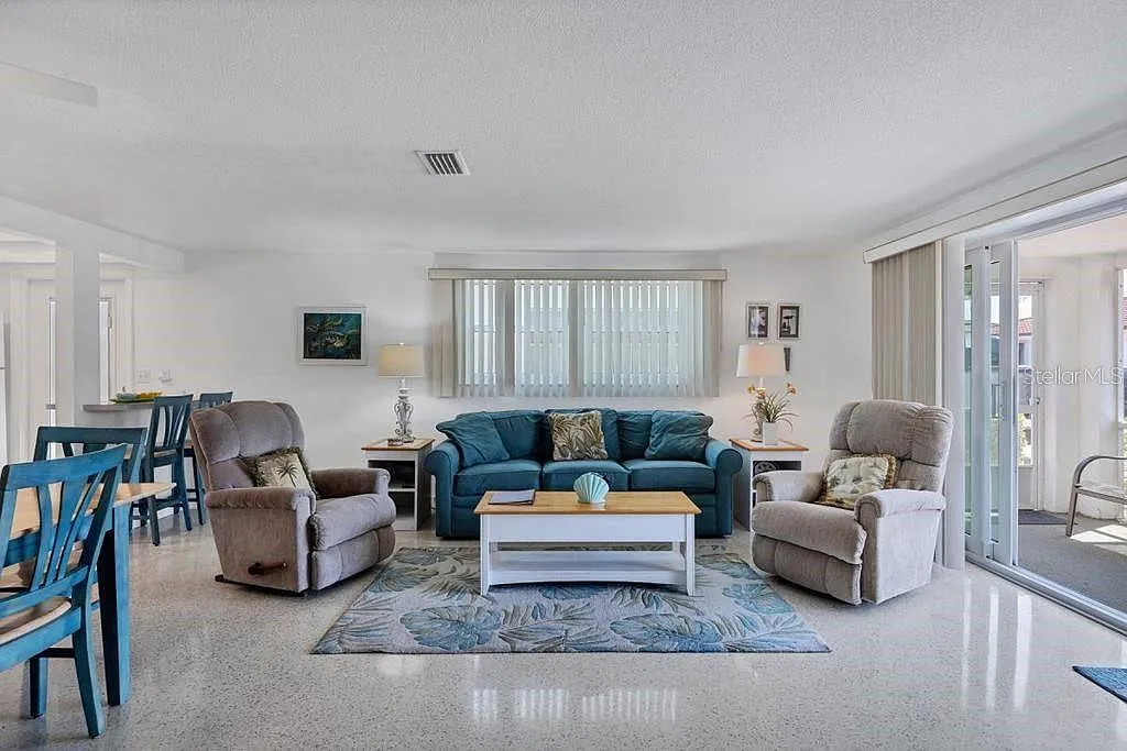 2 bed, 2.0 bath, 1071 sqft, $7,500 — Photo 2