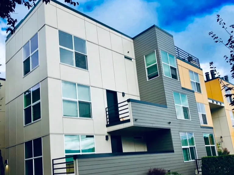 Francis Ave Apartments — Photo 1