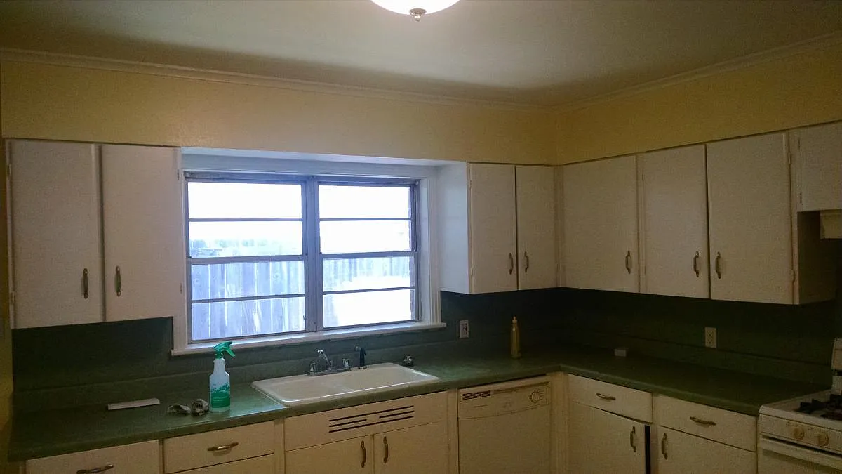 3 bed, 1.5 bath, 1700 sqft, $1,300 — Photo 2