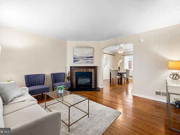 3rd image of 2811 Moorgate Rd