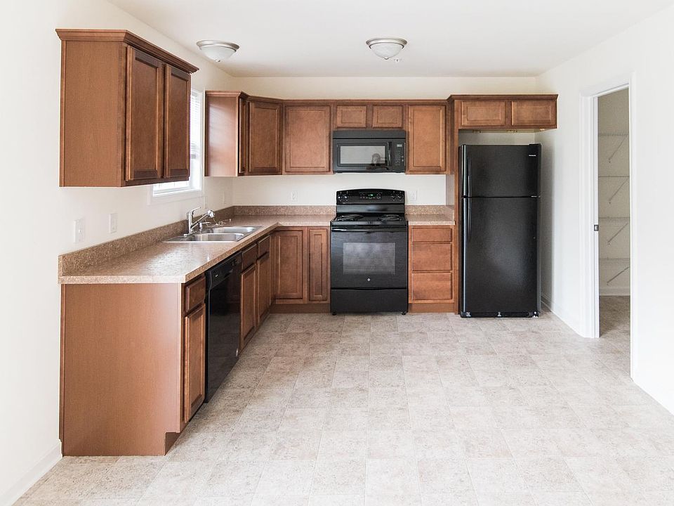 2nd image of 100 Breezewood Dr