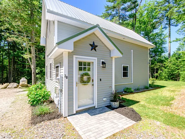 28 Harvard St, Sebago, ME 04029