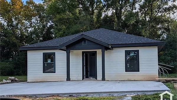 1063 Persimmon St — Photo 1