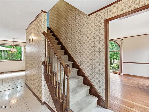 4th image of 908 Mohegan Road