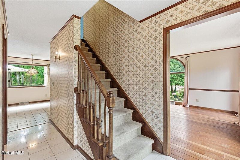 4th image of 908 Mohegan Road