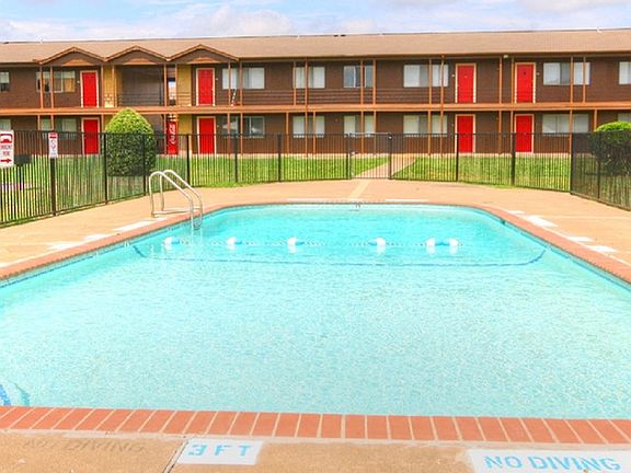 5th image of 4209 W Walnut St APT 233