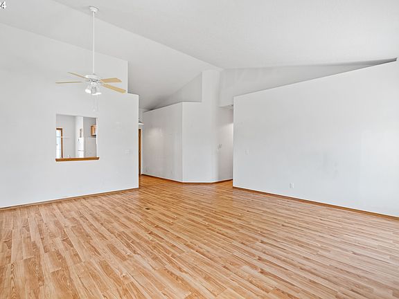 5th image of 421 SE 71st Pl