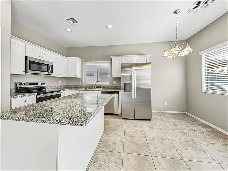 3937 S 79th Ln — Photo 5