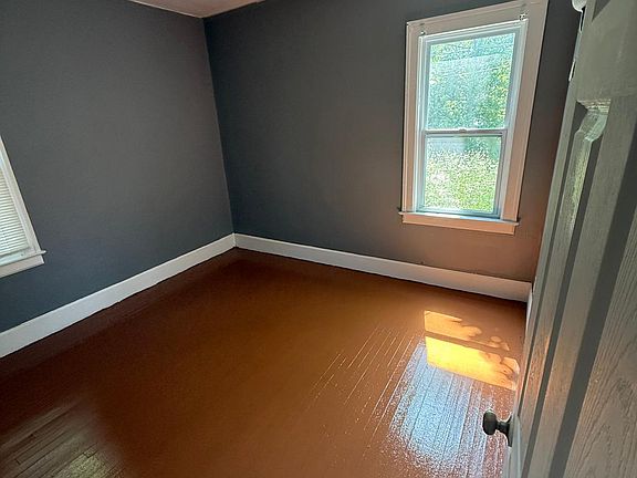 4th image of 5517 Hillsboro St