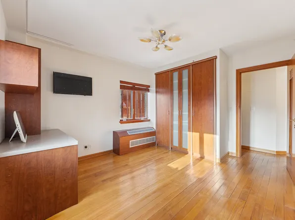 2964 Brighton Sixth Street image 9 of 26