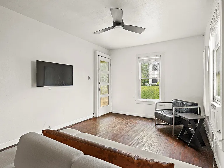 1710 Haskell St — Photo 7