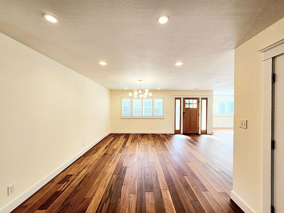 3rd image of 3122 Margarita Ave