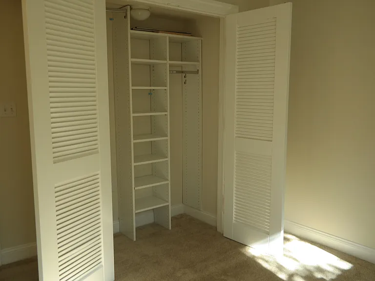 1145 W Hamburg St — Photo 14