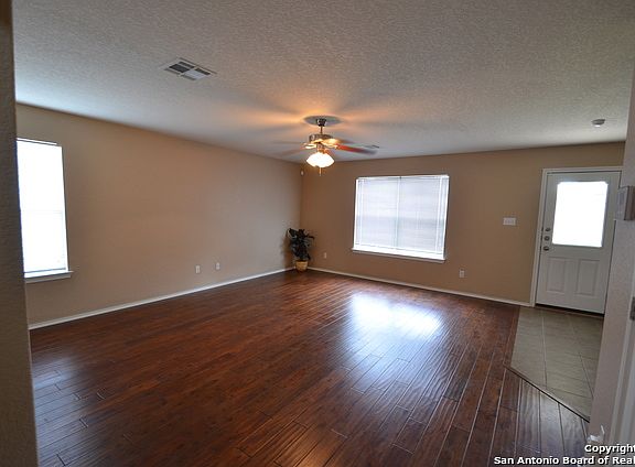 4th image of 324 Prickly Pear Dr