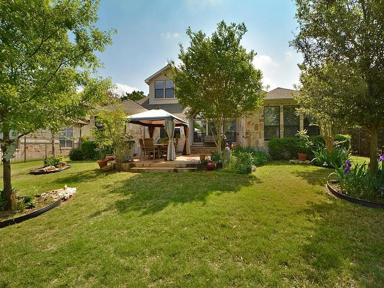 9504 Palmbrook Dr — Photo 2