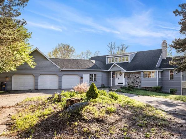 620 Twin Lakes Dr NE, Grand Rapids, MI 49525