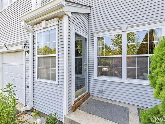 3rd image of 203 Wellington Park Dr