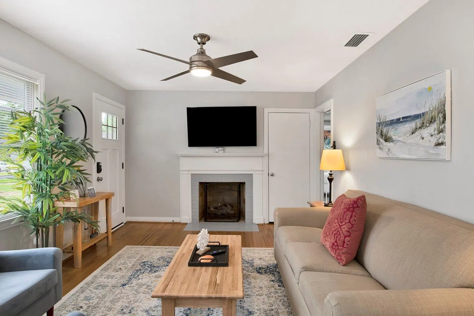 4 bed, 2.0 bath, 1496 sqft, $4,884 — Photo 3