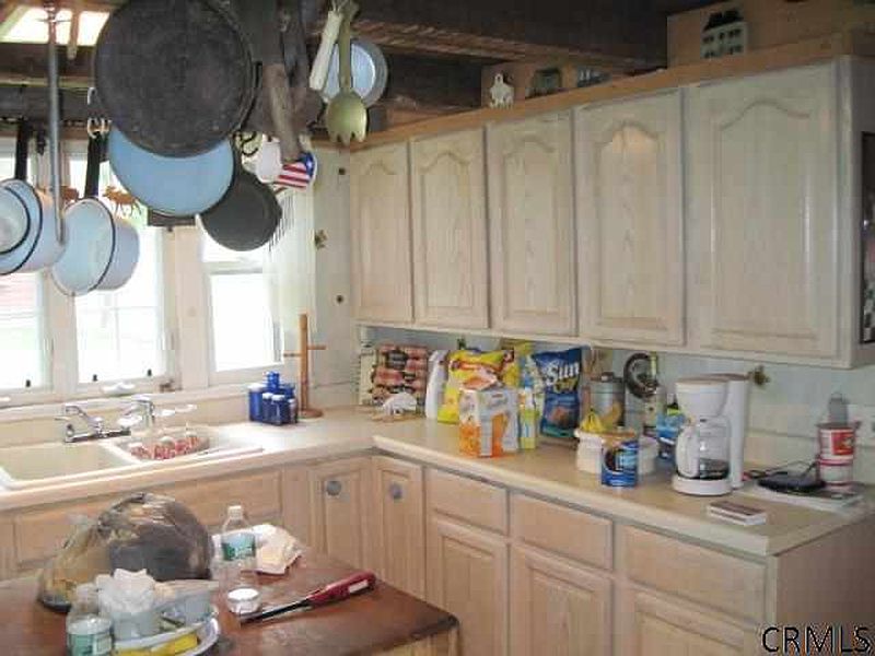 3rd image of 893 HONEY HOLLOW Road