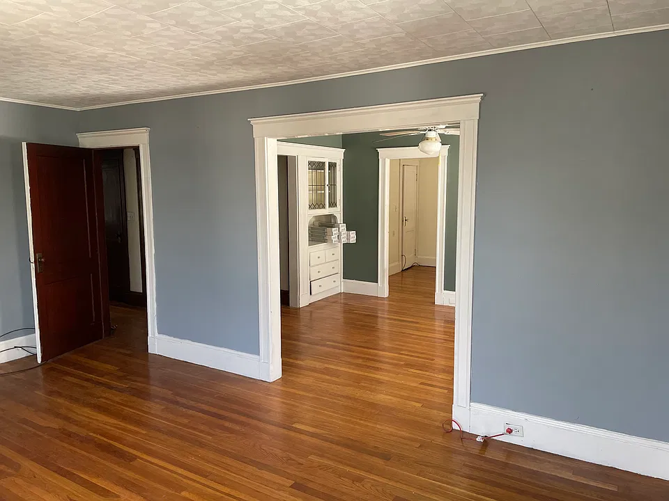 Living Room, to Dining