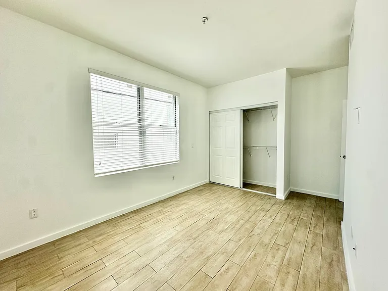 1611 Meridian Ave #305 — Photo 17