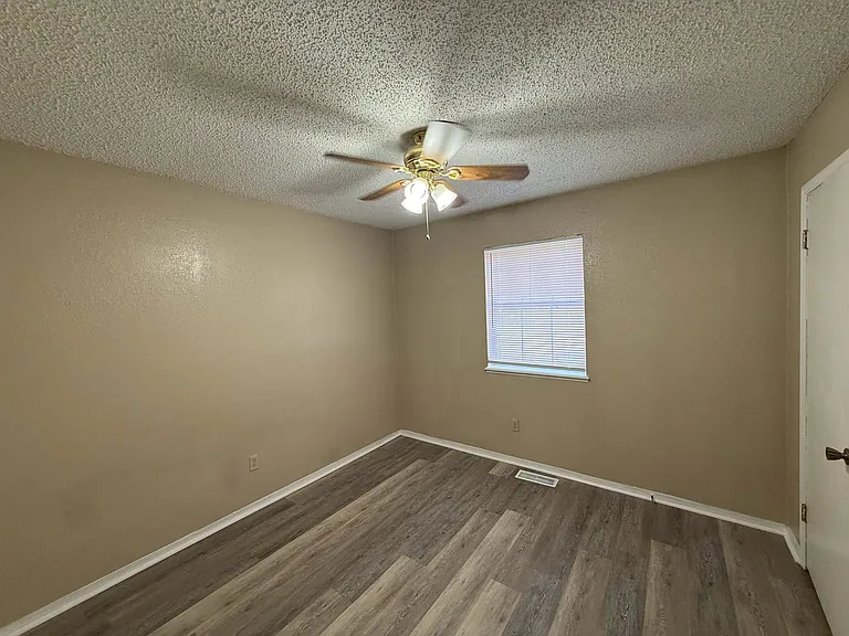 2200 Hickory Dr SW — Photo 9