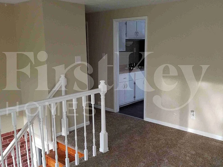 29 N Walnut Ln — Photo 4