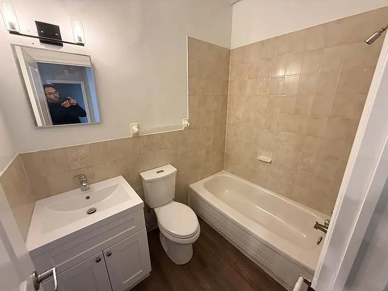 88 York St #200 — Photo 10