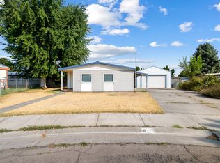 8 Sage Ct, Hermiston, OR 97838