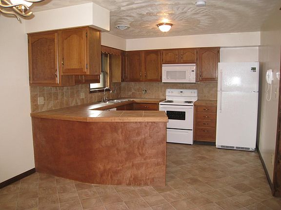 kitchen with appliances