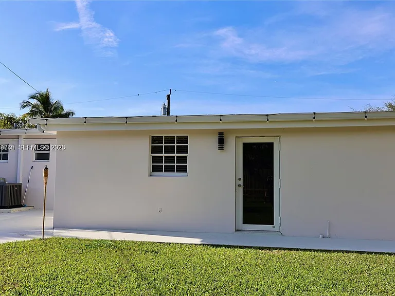 10731 SW 51st Dr — Photo 23