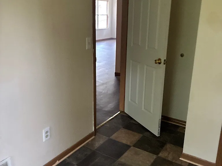 546 Breaden St — Photo 18