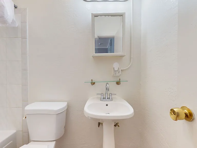 1607 2nd Ave - Studios: ONE MONTH FREE RENT!! — Photo 12