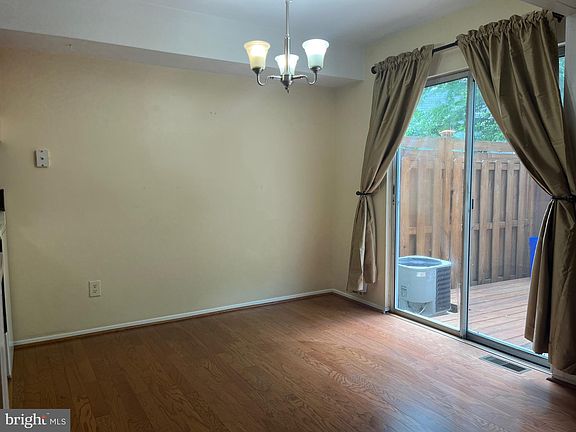 4th image of 39 Triple Crown Ct