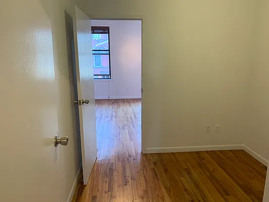 Rented by Flatiron Real Estate Advisors LLC | media 23