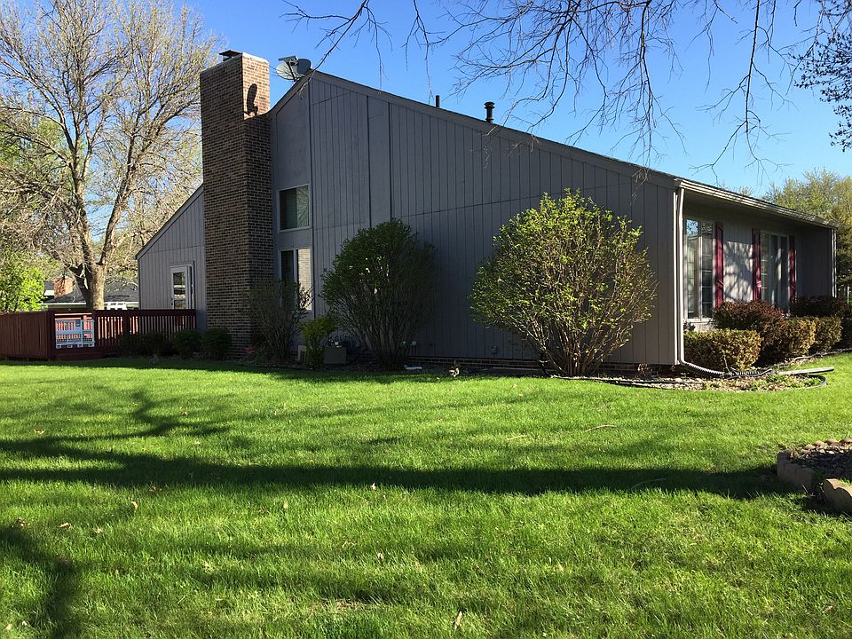 2nd image of 206 Country Club Dr