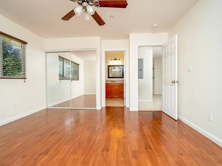 37 Cypress Ave #D — Photo 9
