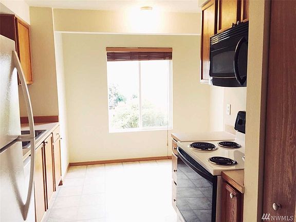 4th image of 106 97th Ave SE #B