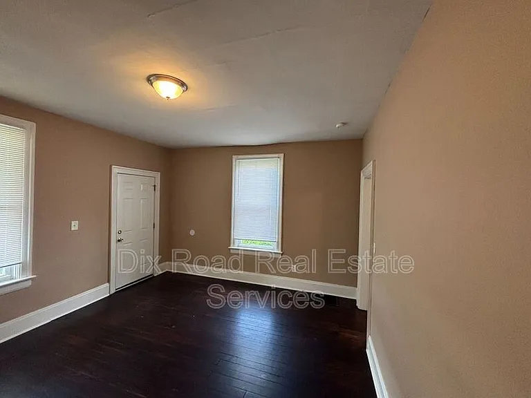 332 Hudson Ave — Photo 11