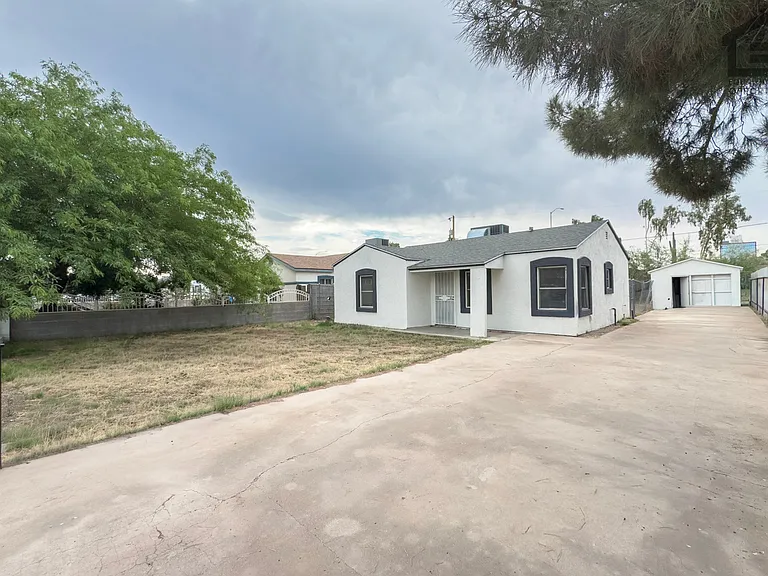 2517 E Culver St — Photo 5