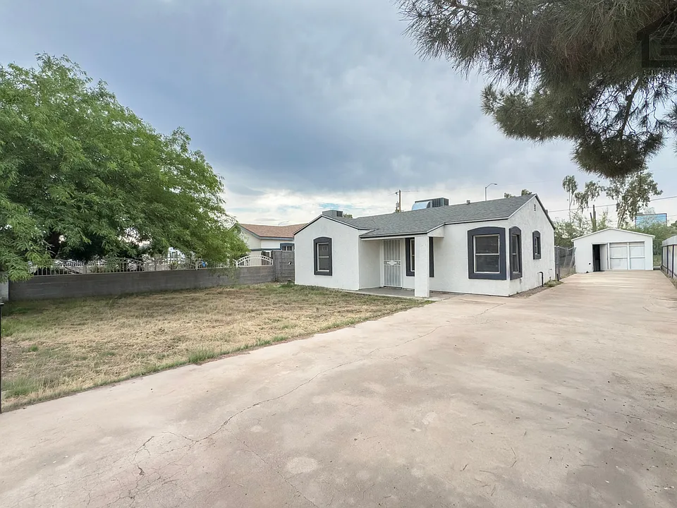 2517 E Culver St