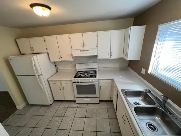 1215 Cedarwood Dr Unit D, Crest Hill, IL 60403