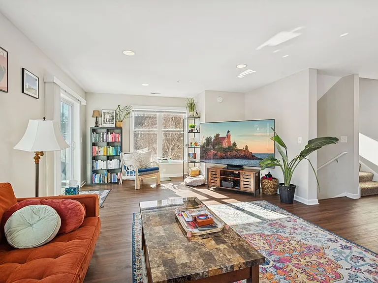 2449 Lyndale Ave S — Photo 4