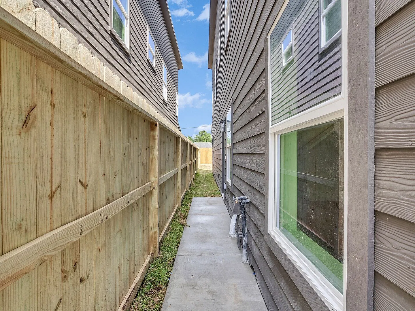 Brand New Duplex Townhome Available For Rent! — Photo 4