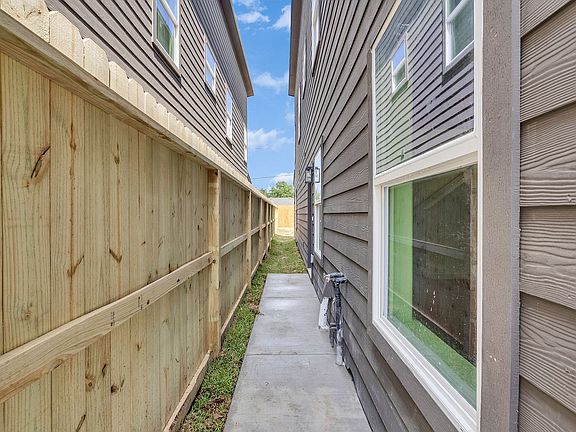 4th image of 4822 Baton Rouge St Unit B