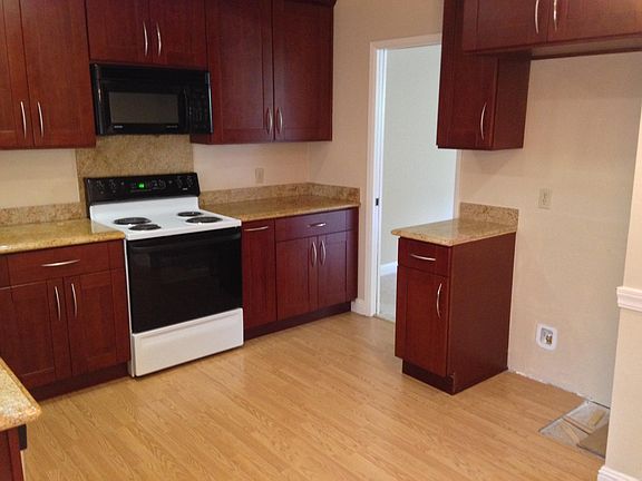 3rd image of 3418 Astoria Ct